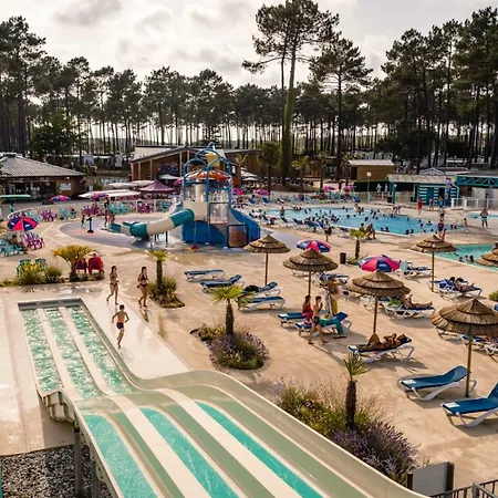 Chez Bruno & Sophie Mobil Luxe 6-8p Bora Bora サン・ジュリアン・アン・ボルヌ